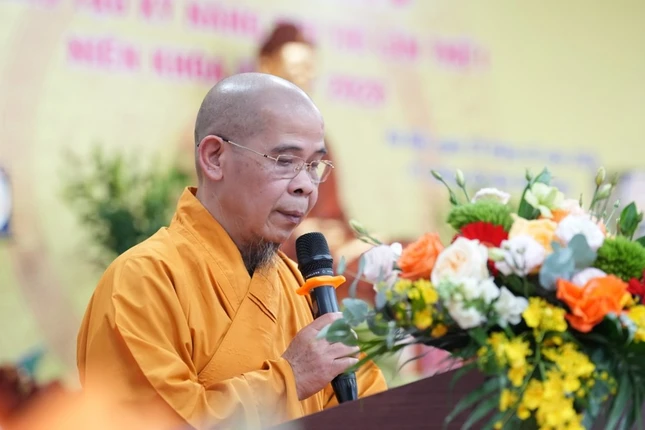 Thượng tọa Thích Minh Trí phát biểu khai mạc