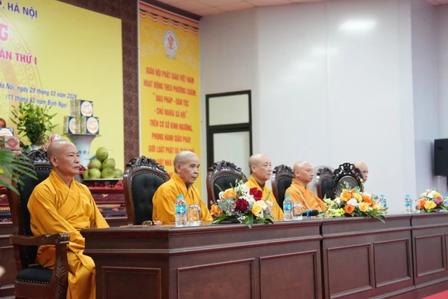 Chư tôn đức chứng minh buổi lễ