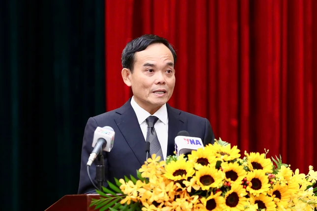 Ủy viên Bộ Chính trị, Bí thư Thành ủy TP.HCM Trần Lưu Quang phát biểu tại kỳ họp - Ảnh: Hoàng Triều/NLĐ