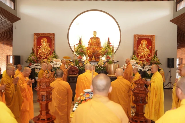 Cử hành lễ an vị tôn tượng theo nghi thức truyền thống