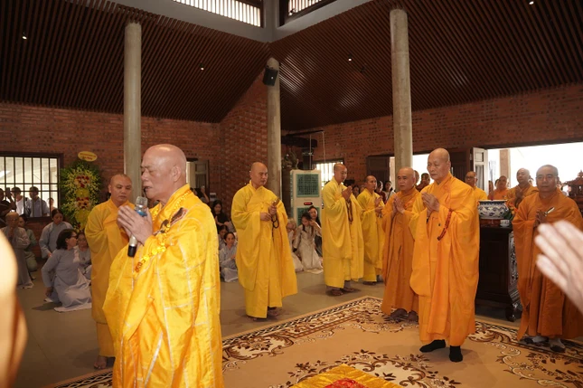 Hòa thượng Thích Giác Đạo, Ủy Viên Hội đồng Trị sự, Phó Trưởng ban Thường trực Ban Nghi lễ Trung ương, sám chủ khóa lễ an vị