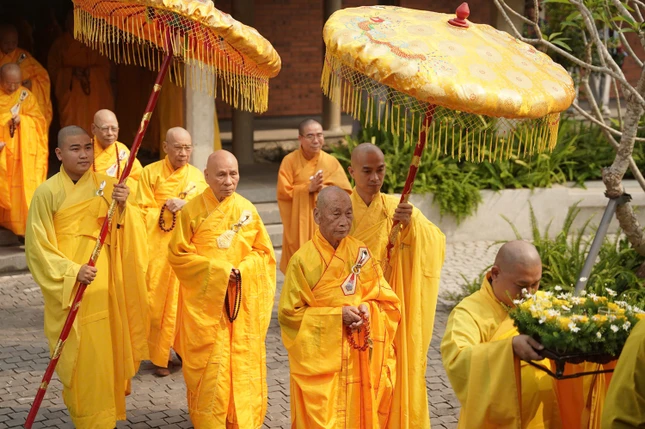 Cung thỉnh chư tôn Trưởng lão Hòa thượng quang lâm cử hành lễ