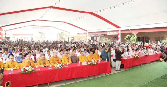 Chư tôn đức và đại biểu dự khai mạc Lễ hội đền - chùa Gám năm 2026