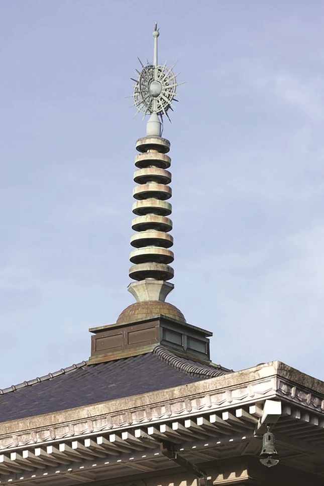 Sōrin với một số biến tấu đặt trên chóp mái nhà ga Nara - minh chứng cho việc ứng dụng văn hóa truyền thống trong kiến trúc hiện đại Sōrin với một số biến tấu đặt trên chóp mái nhà ga Nara - minh chứng cho việc ứng dụng văn hóa truyền thống trong kiến trúc hiện đại