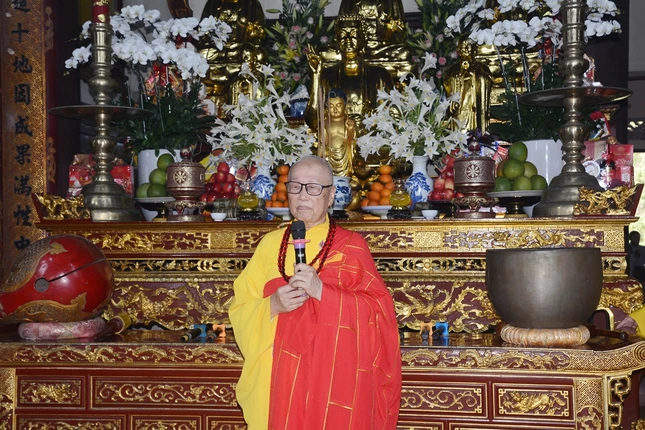 Hòa thượng Thích Tánh Nhiếp sách tấn