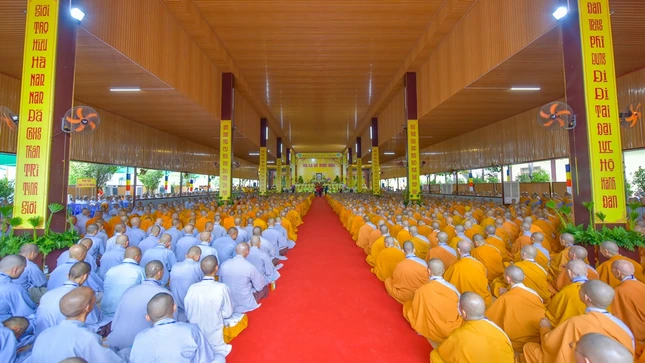 Đại giới đàn Đạt Thanh Phật lịch 2567 do Ban Trị sự GHPGVN tỉnh Đồng Nai tổ chức tại chùa Tỉnh Hội với gần 2.000 giới tử cầu thọ giới pháp - Ảnh: Nguyện Truyền