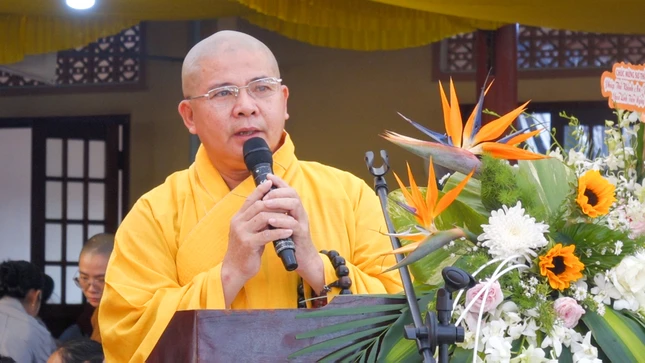 Thượng tọa Thích Nguyên Toàn huấn từ