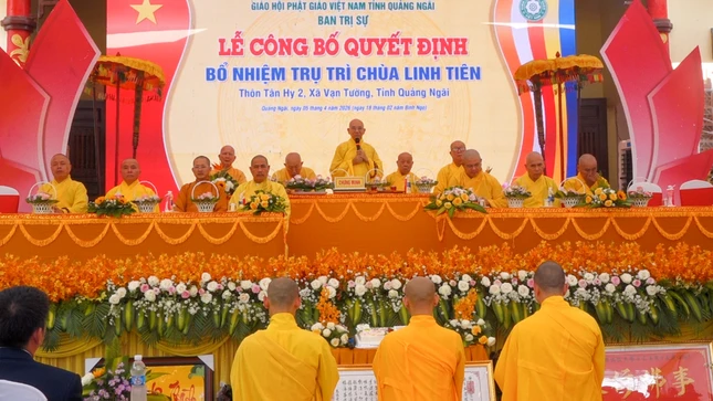 Trưởng lão Hòa thượng Thích Trí Thắng ban đạo từ