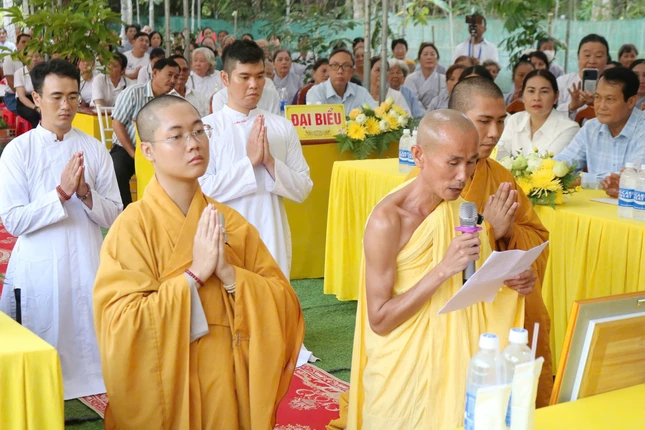 Đại đức Thích Minh Cảnh dâng lời phát biểu