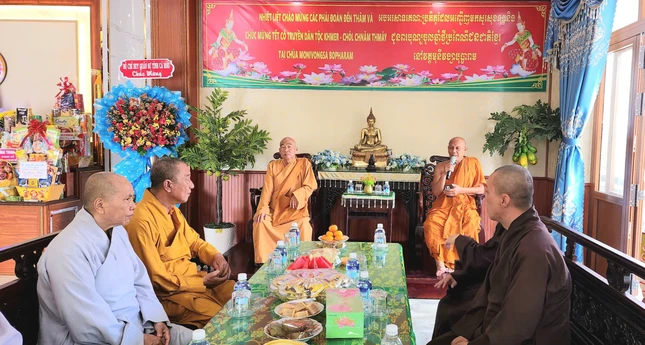 Hòa thượng Thạch Hà phát biểu tri ân