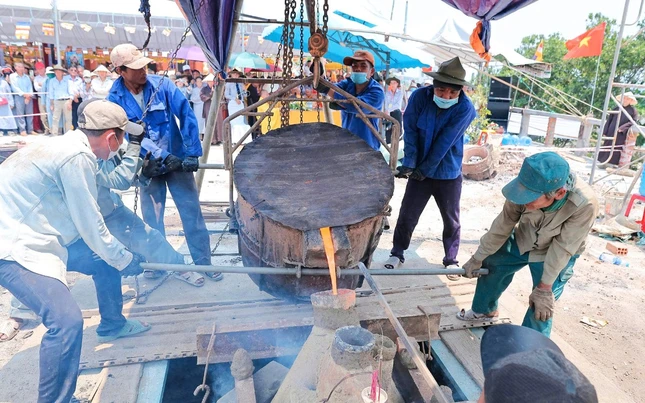 Rót đồng đúc đại hồng chung Rót đồng đúc đại hồng chung