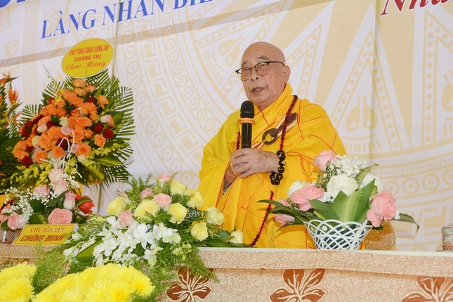 Hòa thượng Thích Thiện Tấn ban đạo từ