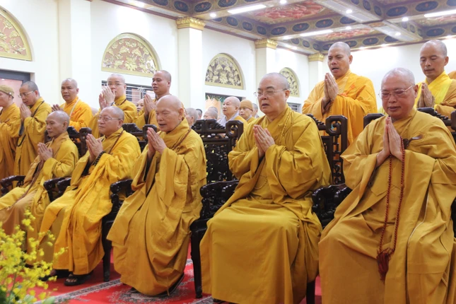 Chư tôn giáo phẩm chứng minh