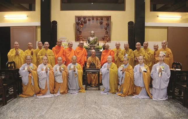 Ban Trị sự GHPGVN TP.Cần Thơ đảnh lễ khánh tuế Đức Pháp chủ dịp Xuân Bính Ngọ 2026 - Ảnh: Bảo Toàn