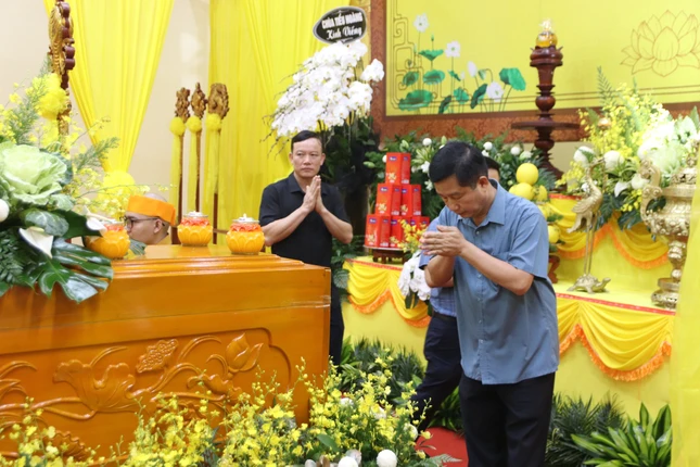 Phái đoàn Sở Công thương tỉnh Hưng Yên do ông Vũ Thanh Vân, Ủy viên Ban Thường vụ Tỉnh ủy, Giám đốc Sở Công Thương làm trưởng đoàn hữu nhiễu kim quan