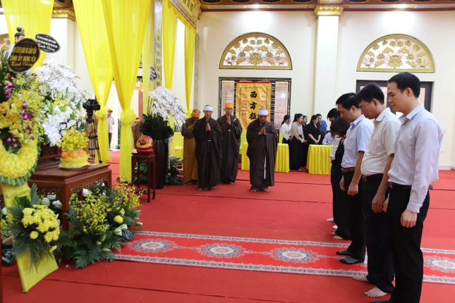 Phái đoàn Ban Tuyên giáo và Dân vận Tỉnh ủy do ông Nguyễn Thanh Tuấn, Tỉnh ủy viên, Phó Trưởng ban Thường trực Ban Tuyên giáo và Dân tộc tỉnh Hưng Yên làm trưởng đoàn
