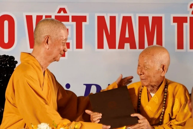 Năm 2023, Đức Pháp chủ GHPGVN - Đại lão Hòa thượng Thích Trí Quảng về tỉnh Thái Bình (cũ) thăm Trưởng lão Hòa thượng Thích Thanh Dục, Phó Pháp chủ Hội đồng Chứng minh (năm ngài 96 tuổi) nhân mùa An cư kiết hạ Phật lịch 2567 - Ảnh: Diệu Tường