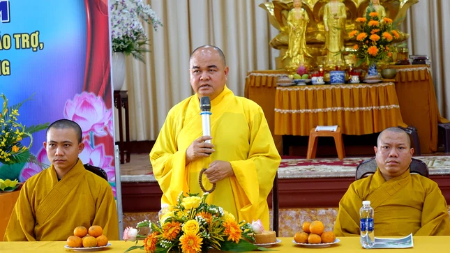 Thượng tọa Thích Nhuận Pháp ban đạo từ