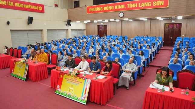 Chư tôn đức, đại biểu, Phật tử tham dự