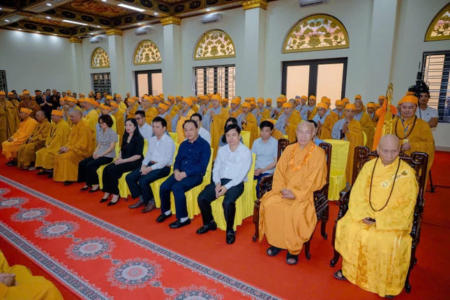 Chư tôn giáo phẩm, đại biểu chính quyền các cấp