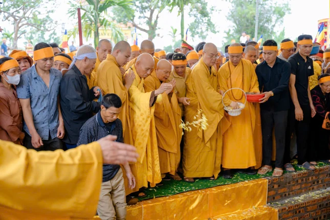 Thành kính tiễn biệt Trưởng lão Hòa thượng Thích Thanh Dục - vị giáo phẩm có nhiều đóng góp cho Đạo pháp và Dân tộc, với 100 năm trụ thế, 70 hạ lạp, 90 năm tu học trong chốn thiền môn