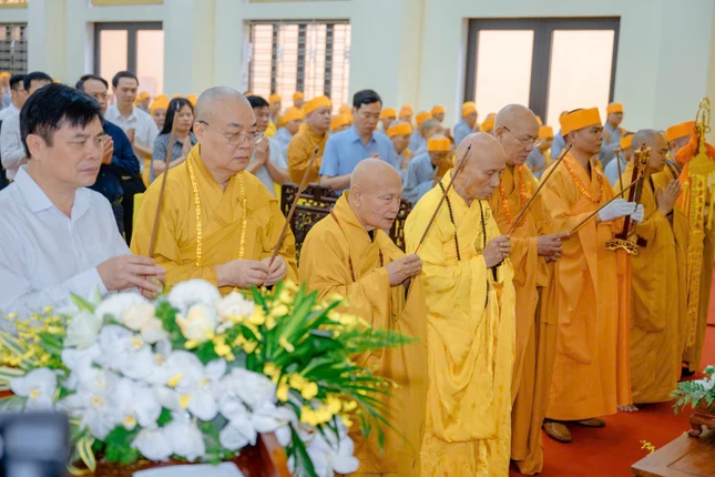 Chư tôn giáo phẩm, đại biểu dâng hương