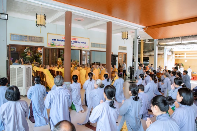Quang cảnh buổi lễ tưởng niệm húy nhật Trưởng lão Hòa thượng Thích Thiện Duyên