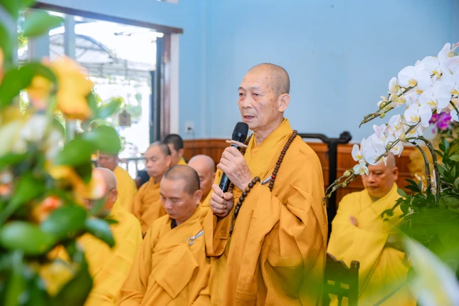 Trưởng lão Hòa thượng Thích Thiện Thành ban đạo từ