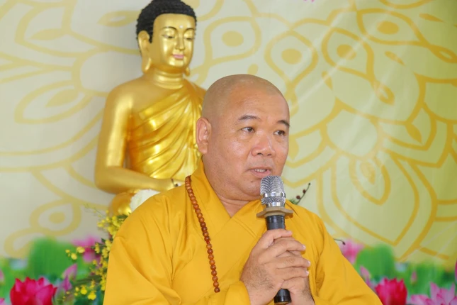 Thượng tọa Thích Trí Thọ ban đạo từ