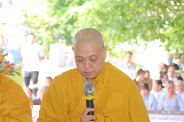 Đại đức Thích Minh Tiến dâng lời phát nguyện