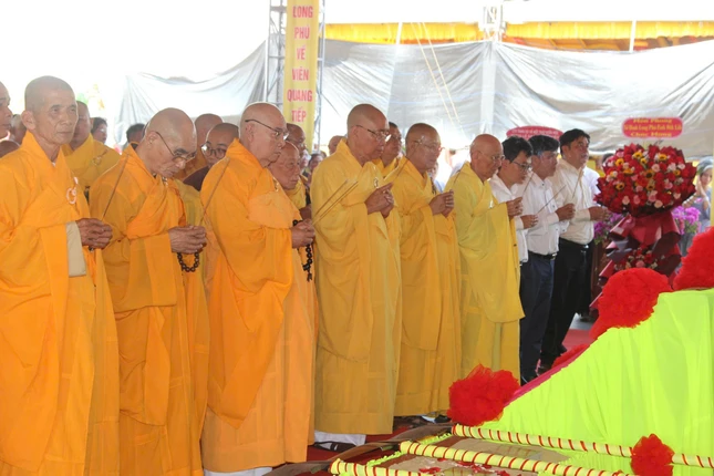 Niêm hương bạch Phật