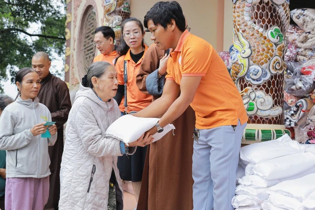 San sẻ những yêu thương