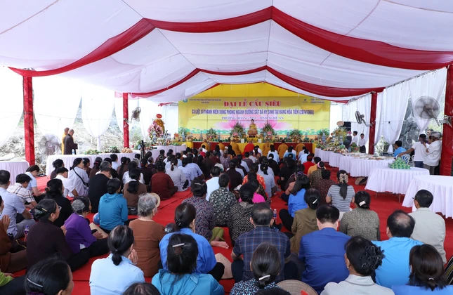 Đông đảo nhân dân, Phật tử tham dự