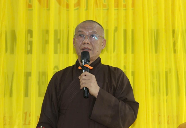 Thượng tọa Thích Thông Triêm chủ trì phiên họp