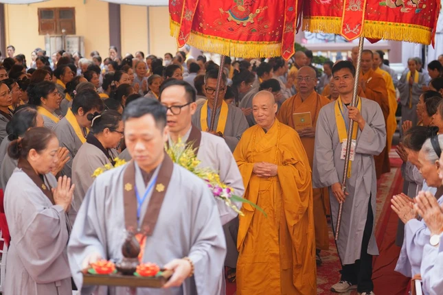 Cung thỉnh chư tôn đức quang lâm