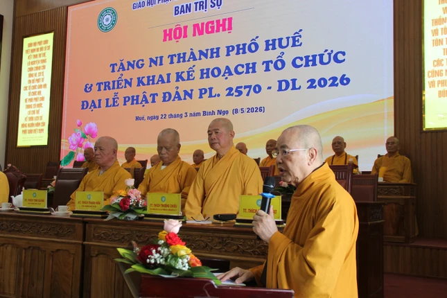 Hòa thượng Thích Huệ Phước, Ủy viên Thường trực Hội đồng Trị sự, Phó Trưởng ban Thường trực Ban Trị sự GHPGVN TP.Huế đọc Thông bạch về việc tổ chức An cư kiết hạ và hướng dẫn tổ chức Đại lễ Phật đản của Trung ương Giáo hội