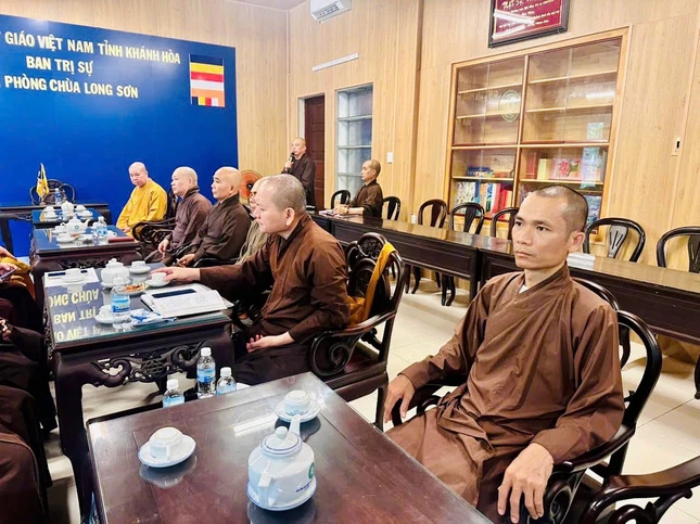 Chư Tăng tham dự phiên họp