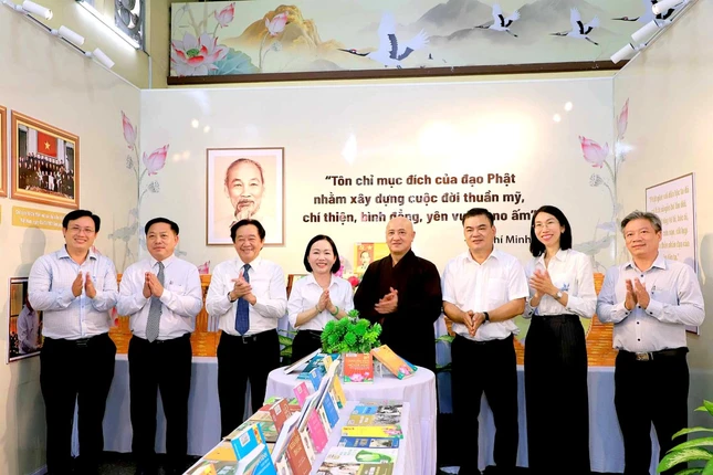 "Không gian văn hóa Hồ Chí Minh" tại tổ đình Hội Khánh với gần 500 đầu sách, nhiều hình ảnh, tư liệu, bài viết, câu nói tiêu biểu... của Chủ tịch Hồ Chí Minh