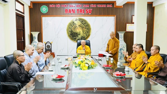 Đại diện Văn phòng Ban Trị sự công bố quyết định thành lập Ban Quản trị 7 cơ sở tự viện