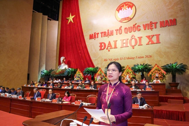 Ủy viên Trung ương Đảng, Phó Chủ tịch - Tổng Thư ký Ủy ban Trung ương MTTQVN Hà Thị Nga trình bày tóm tắt báo cáo chính trị của Ủy ban Trung ương MTTQVN khóa X trình đại hội