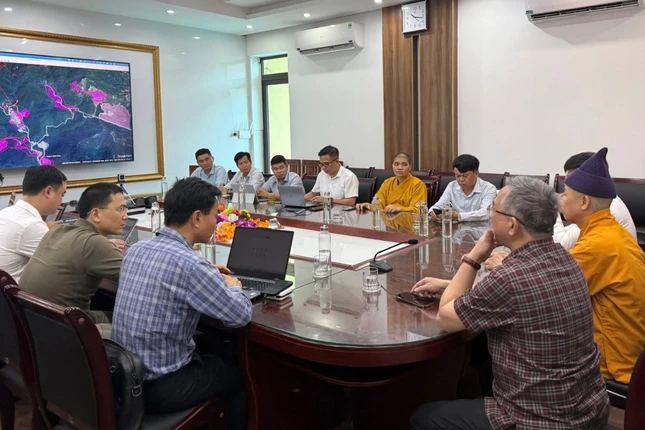 Quang cảnh buổi làm việc