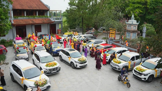Chư Tăng Ni, Phật tử vân tập về chùa Vạn Phúc