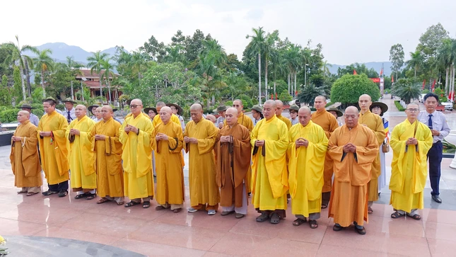 Thành kính tưởng niệm