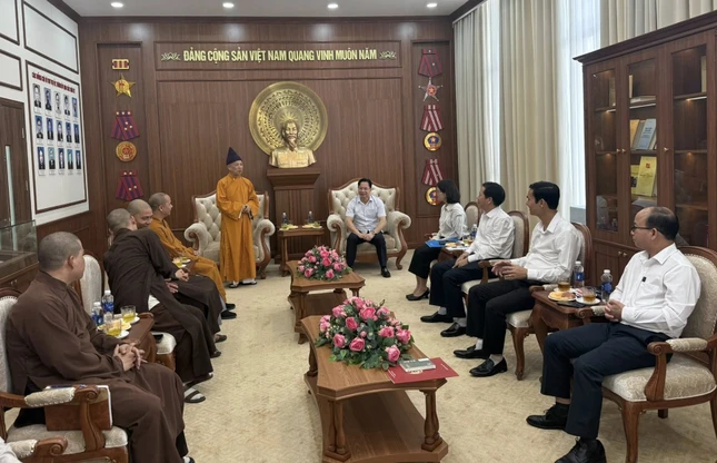 Quang cảnh buổi làm việc