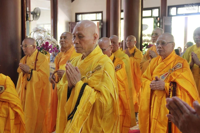 Chư tôn Trưởng lão Hòa thượng tham dự lễ khai kinh mùa Phật đản