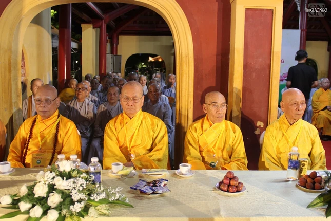 Chư tôn giáo phẩm tham dự
