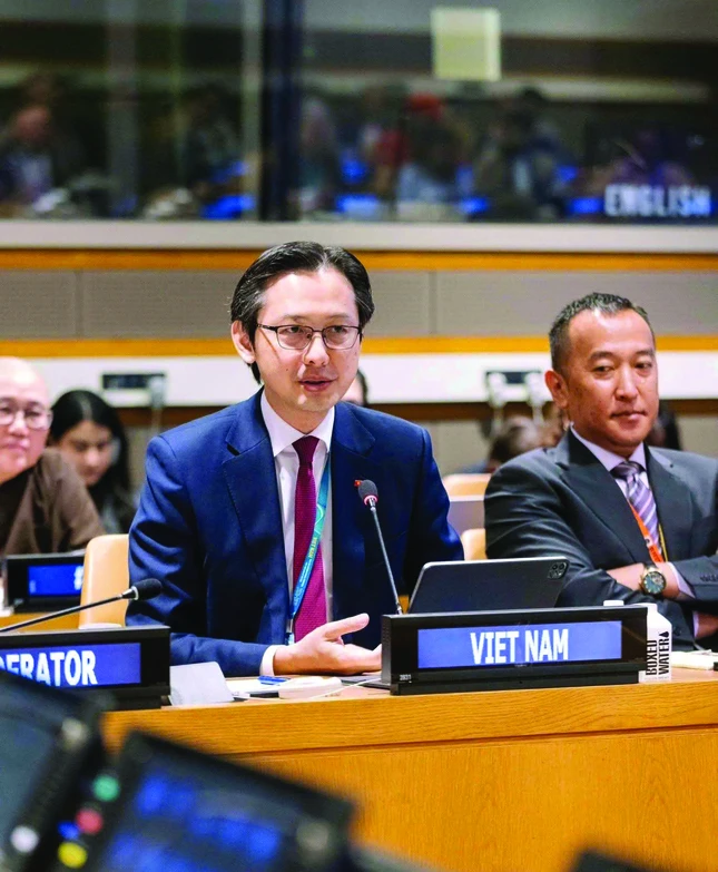 Đại sứ Đỗ Hùng Việt phát biểu trong Diễn đàn nhân Ngày Vesak tại trụ sở Liên Hiệp Quốc - Ảnh: UN