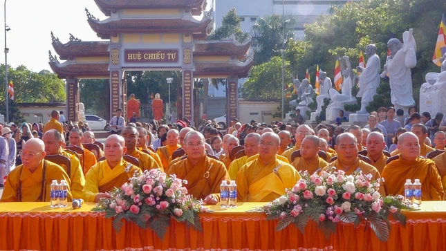 Chư tôn đức tham dự Chư tôn đức tham dự