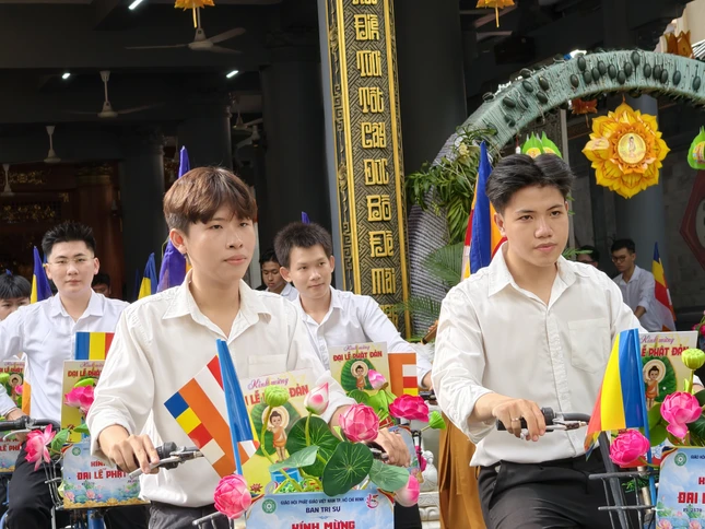 Bạn Quốc Lộc (trái)