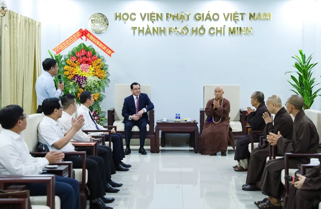 Hội đồng Điều hành Học viện đón tiếp phái đoàn tại phòng khách tòa hành chính Hội đồng Điều hành Học viện đón tiếp phái đoàn tại phòng khách tòa hành chính